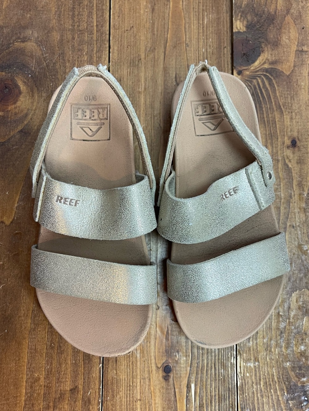 Reef toddler size 9/10 little cushion vista sandals tan and gold